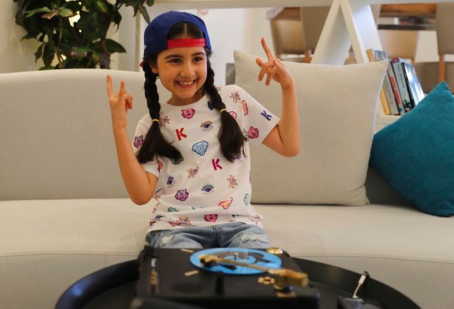 Cô bé 9 tuổi thành DJ trẻ nhất Dubai