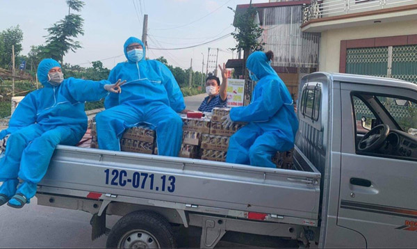 Đội quân tình nguyện tiếp tế cho bác sĩ ở tâm dịch Bắc Giang