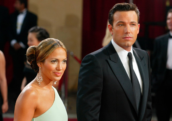 Sau Jennifer Lopez, Angelina Jolie cũng quay lại với chồng cũ?