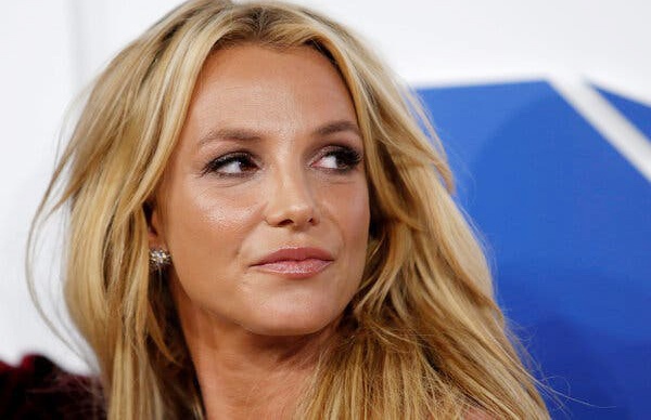 Britney Spears: 'Tôi sống như nô lệ, bị cấm sinh con'