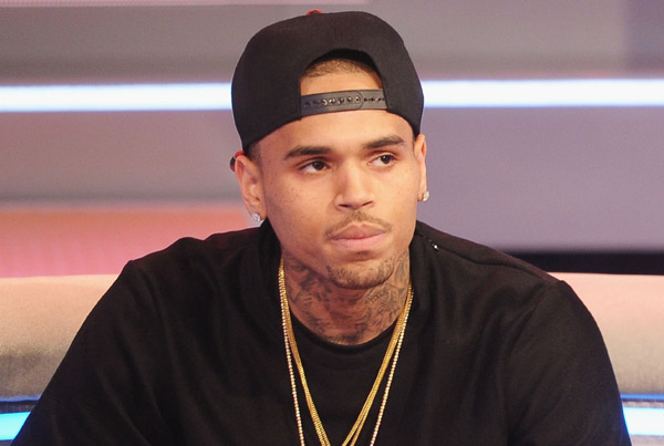 Chris Brown bị điều tra vì tấn công phụ nữ