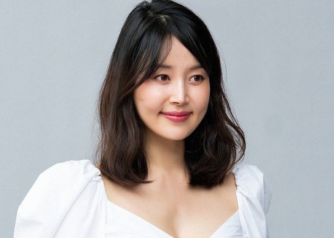 Han Ji Hye sinh con sau 10 năm kết hôn