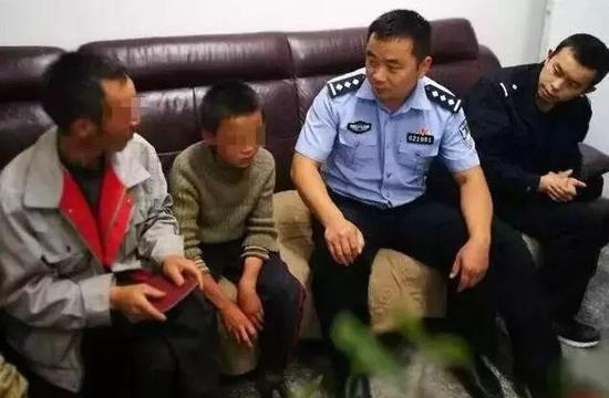 Nhiều đứa trẻ ở Trung Quốc bỏ nhà đi khi bị mắng vì điểm thấp