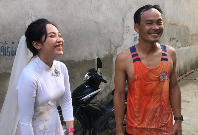 Chú rể Thanh Hóa chạy bộ 19 km đến đón dâu