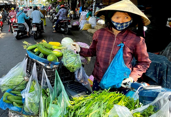 Hai chợ lớn nhất Quảng Ngãi hoạt động trở lại