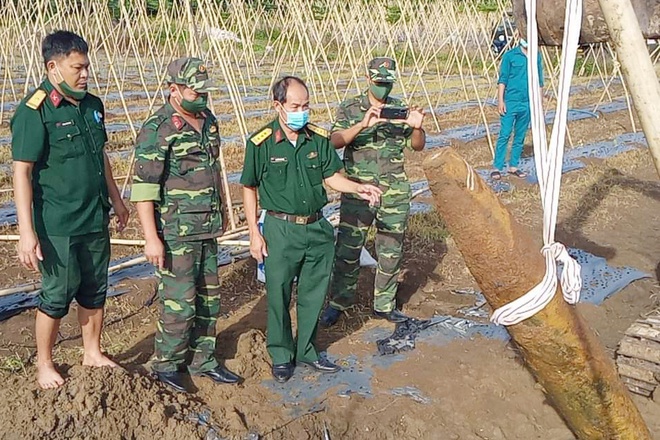 Tháo gỡ quả bom nặng 300 kg ở Đồng Nai