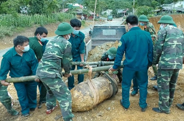 Phát hiện quả bom nặng 350 kg khi đào móng nhà