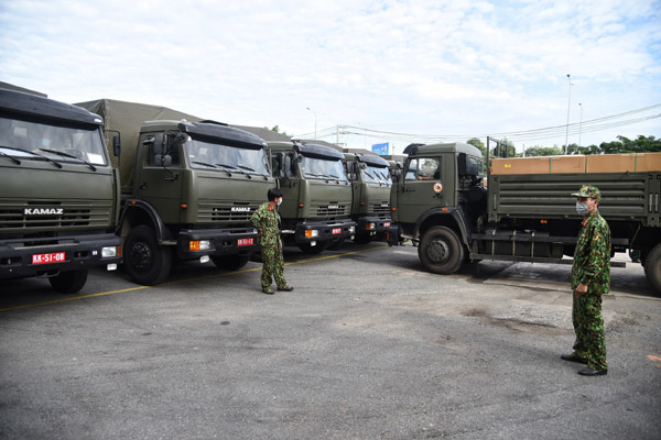 Quân đoàn 3 vận chuyển 50 tấn nhu yếu phẩm hỗ trợ TP.HCM