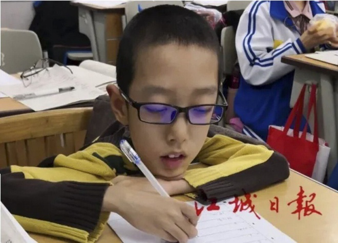 Nam sinh tật nguyền muốn trở thành 'Stephen Hawking của Trung Quốc'