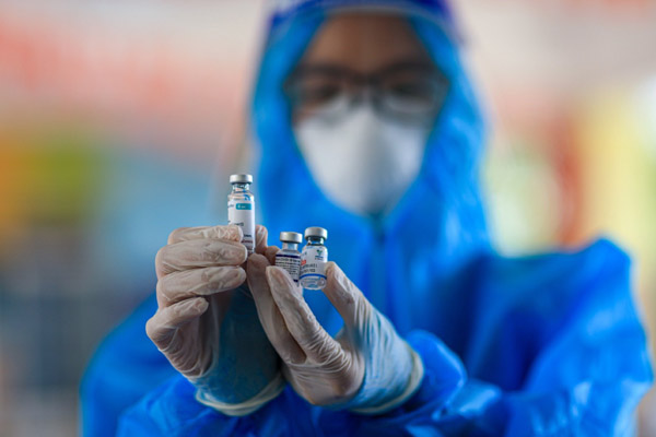 Bộ Y tế cho phép tiêm trộn vaccine Pfizer và Moderna