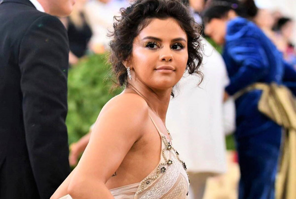 Selena Gomez thừa nhận sai lầm khi nhuộm da nâu ở Met Gala 2018