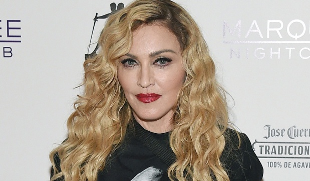 Madonna không đồng ý cho đạo diễn nam làm phim về mình