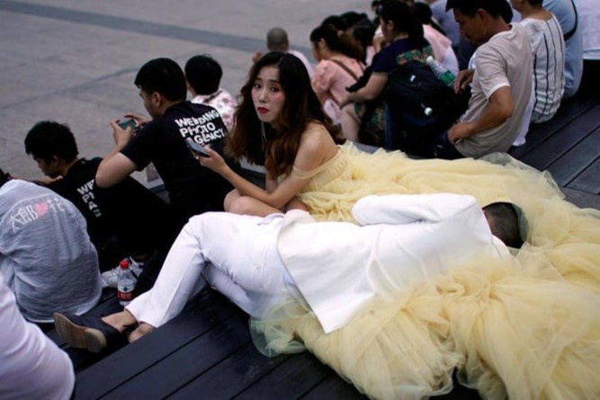 Trung Quốc khuyến khích kết hôn, nhưng người trẻ không muốn