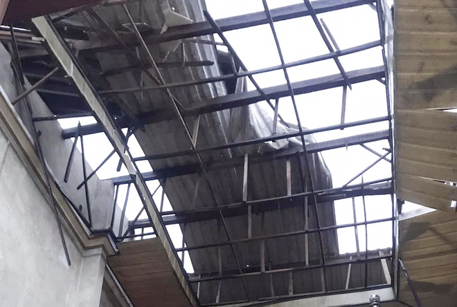 45 nhà dân ở Quảng Ngãi bị tốc mái, sập tường giữa khuya