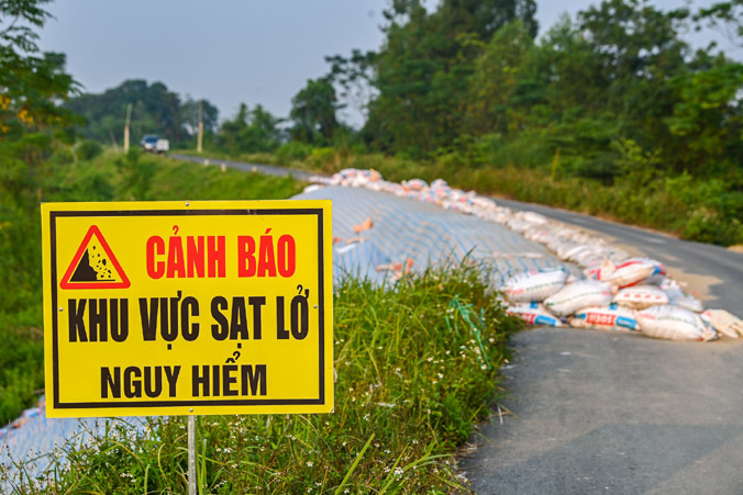 Nhiều tuyến đê ở Hà Nội bị sạt lở