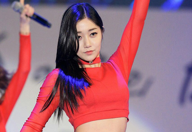 Nữ thần tượng Hàn: 'Phải mặc những trang phục ngắn khiến tôi khổ sở'
