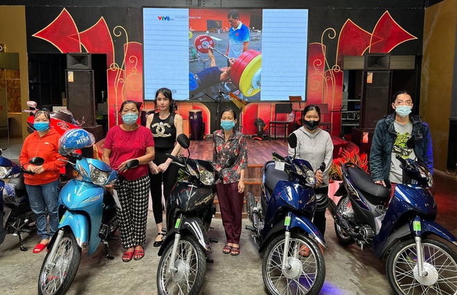 Cô gái Đà Nẵng dùng tiền sinh nhật mua 5 xe máy tặng người lạ