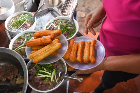 Thêm nhiều khu vực ở Hà Nội dừng hàng ăn, uống tại chỗ từ trưa nay