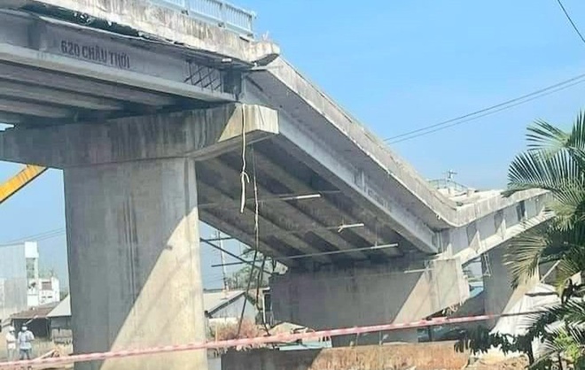 Cây cầu hơn 50 tỷ đồng bị sập khi sắp hoàn thành