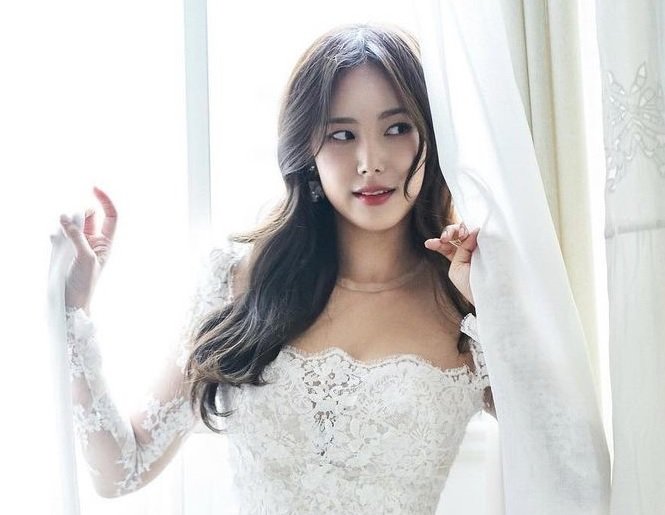Ca sĩ Eun Jung kết hôn với CEO