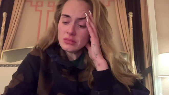 Adele khóc khi phải hủy show vào phút chót