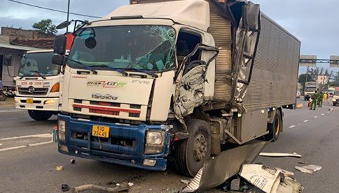 Dừng xe tải kiểm tra hàng hóa, tài xế bị tông tử vong