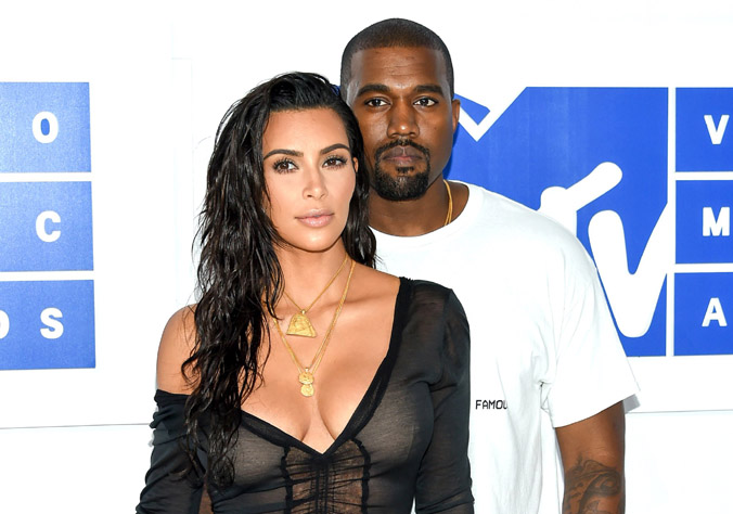 Kim Kardashian hủy theo dõi Kanye West