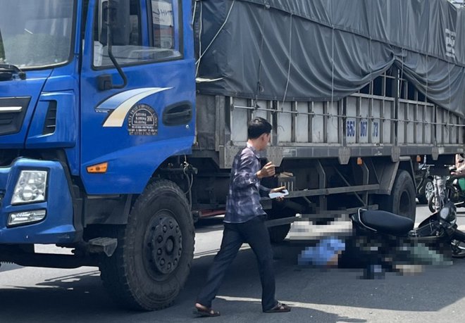Nữ sinh tử vong khi va chạm với xe tải