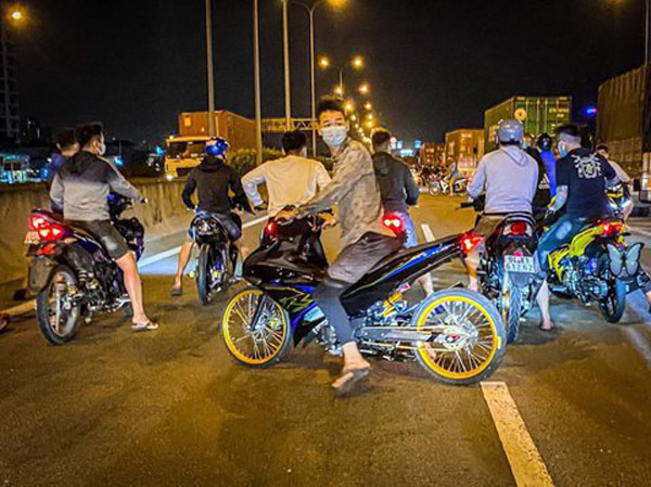Cảnh sát chặn bắt hàng chục 'quái xế' ở Tây Ninh
