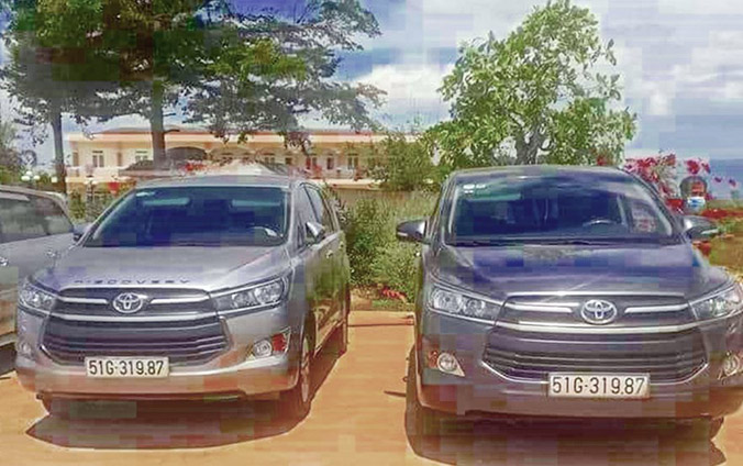 Hai ôtô cùng biển số xuất hiện ở Bình Thuận