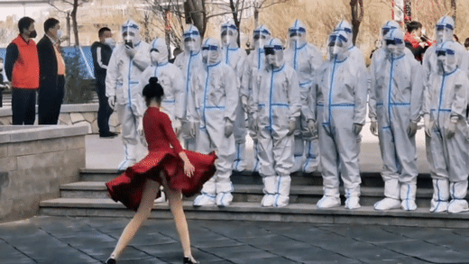 Trào lưu nhảy múa cảm ơn nhân viên y tế gây tranh cãi ở Trung Quốc