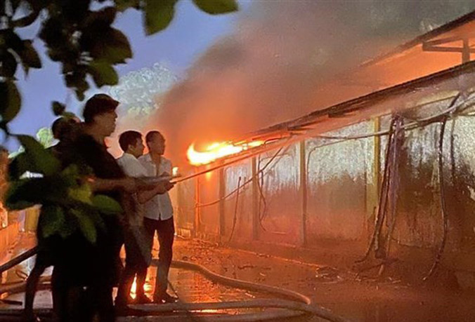 Cháy chợ Hạ Long 1, nhiều hộ kinh doanh bị thiệt hại