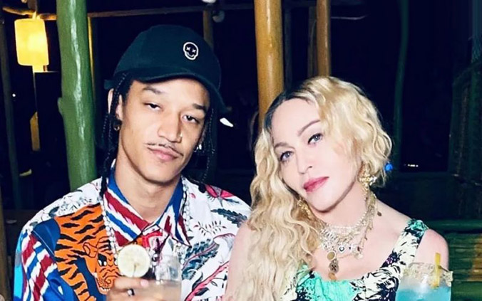 Madonna chia tay bạn trai kém 36 tuổi