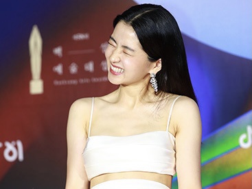 Kim Tae Ri giành giải Nữ diễn viên chính xuất sắc tại Baeksang