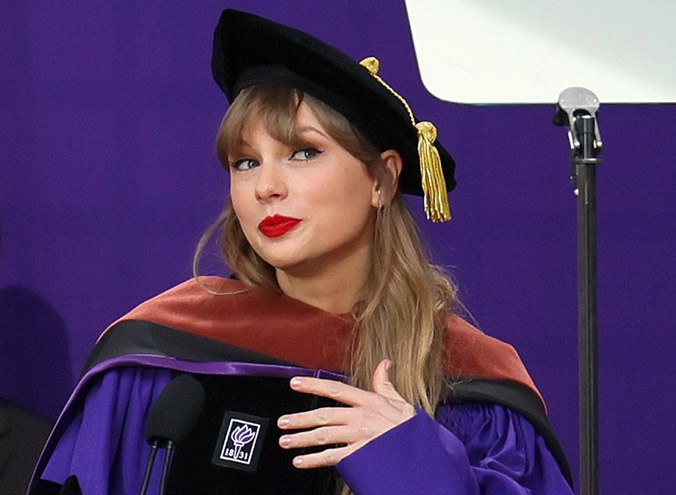 Taylor Swift nhận bằng tiến sĩ