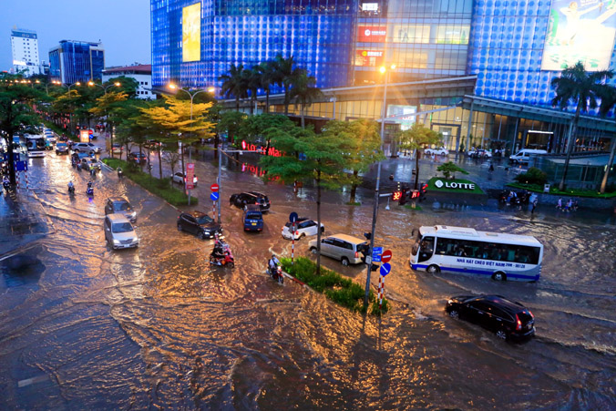 Hà Nội tiếp tục mưa lớn, cảnh báo 11 điểm đen ngập lụt