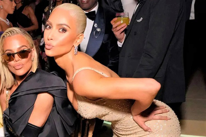 Kim Kardashian phủ nhận làm rách váy của Marilyn Monroe