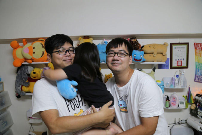 Cặp đồng tính đầu tiên được nhận con nuôi ở Đài Loan