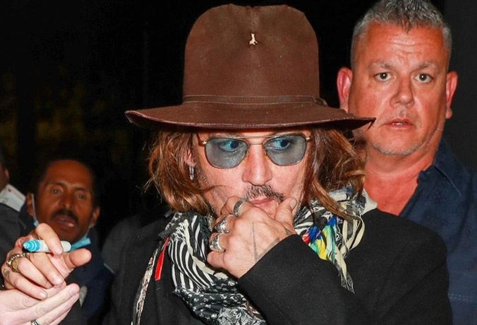 Johnny Depp trút bỏ gánh nặng