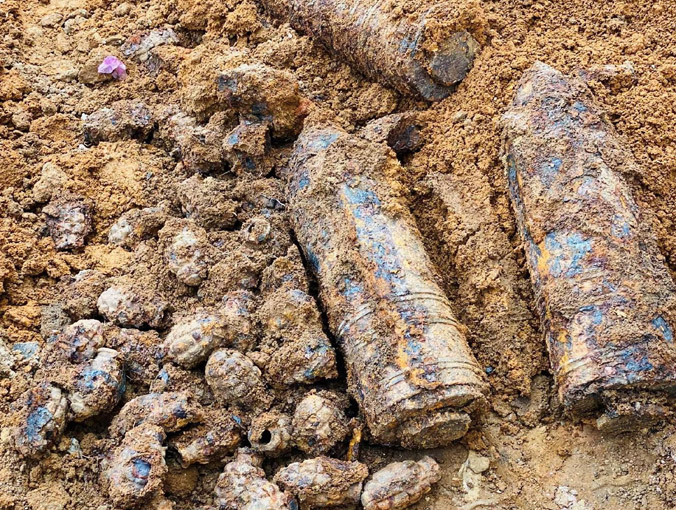Đào móng nhà, phát hiện hơn 1,4 tấn đầu đạn pháo và lựu đạn