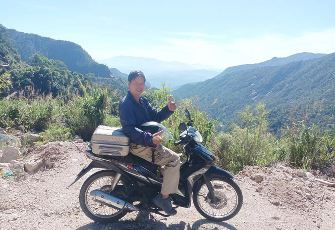 Thầy giáo đi xe máy xuyên Việt, hoàn thành tâm nguyện thời trẻ
