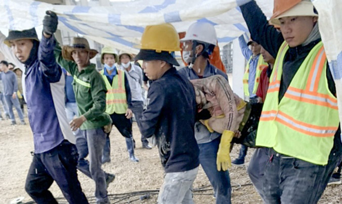 Vụ sập tường ở Bình Định: Tổng cộng 11 người bị vùi lấp