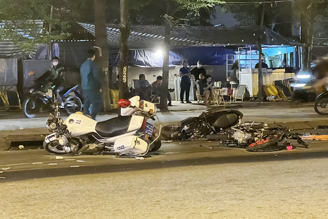 Môtô CSGT và 2 xe máy va chạm, một người chết ở TP.HCM