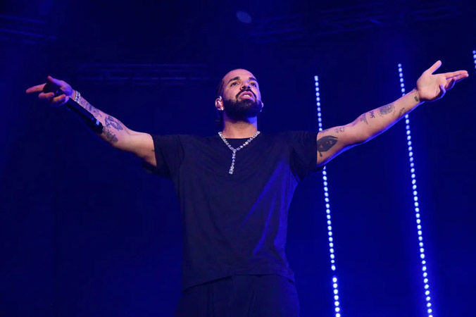 Vòng cổ kim cương 12,5 triệu USD của Drake