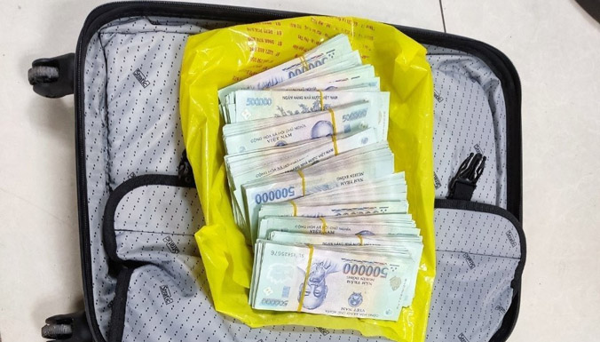 Hành khách bỏ quên vali chứa 500 triệu đồng tại Nội Bài