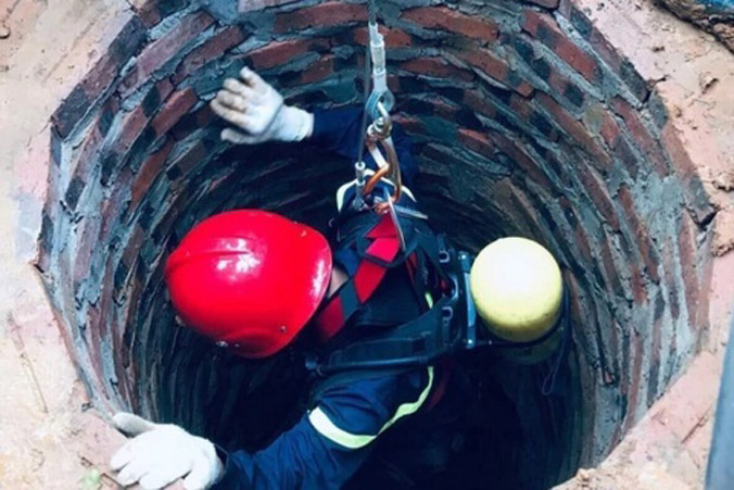 Cứu bé gái 5 tuổi rơi xuống hố ép cọc công trình sâu 15 m