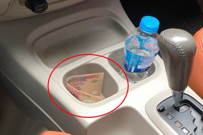 'Quên' tiền trên ôtô khi đăng kiểm và sự im lặng của người trong cuộc
