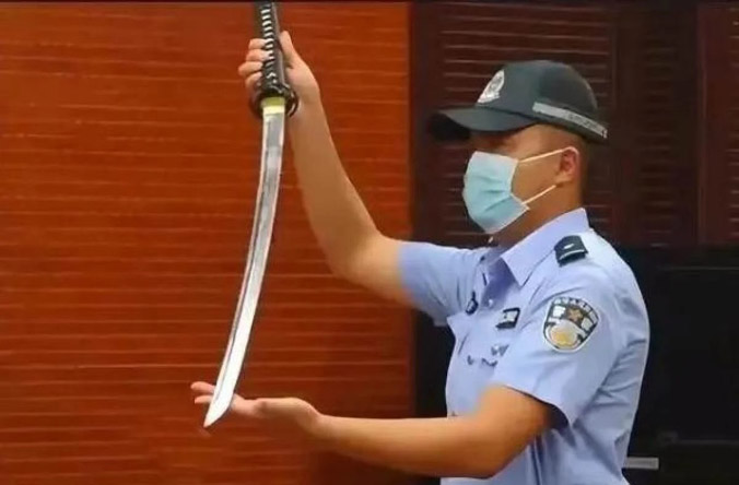 Người cha ở Trung Quốc lỡ tay đâm chết con trai bằng kiếm samurai