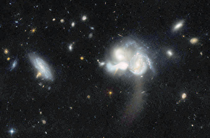 Kính Hubble chụp được hình ảnh 3 thiên hà sáp nhập