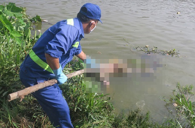 Thi thể người đàn ông đang phân hủy, nổi trên sông Sài Gòn